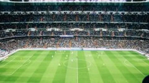 LPL史上最差教练阵容现世：赛程策略失误连连，赛后惨遭对手嘲讽