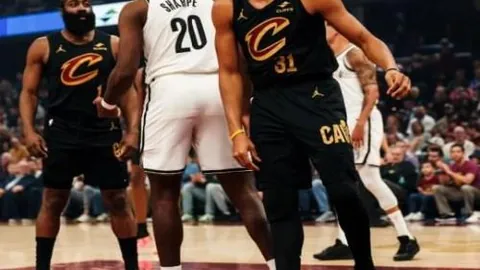 “民族一家亲：身份不拘，共筑中华梦——新华网客户端快讯”